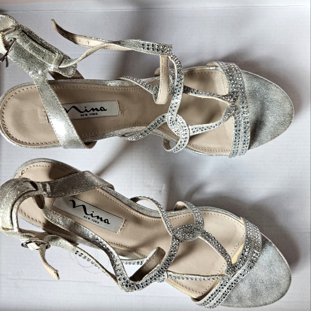 NINA NY Silver strappy sandals NWOT